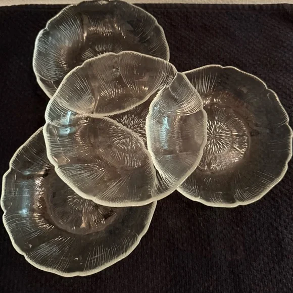 4 Arcoroc Fleur bowls/dishes. 5.75” - Picture 1 of 16